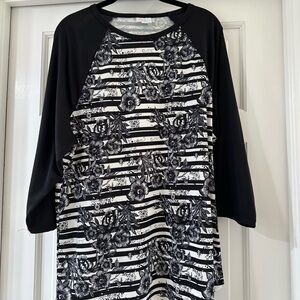 LuLaRoe Randy Top size 2XL color black and white rose print